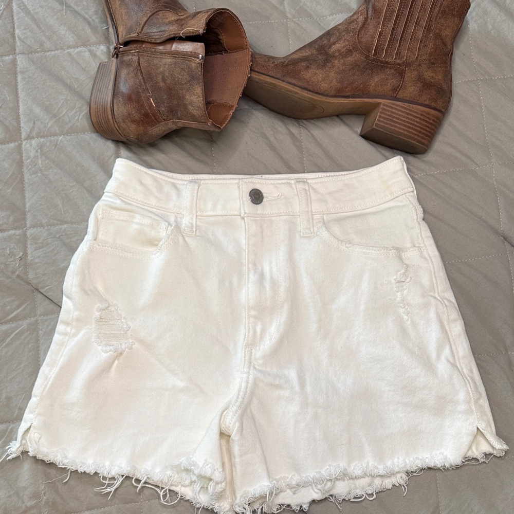 Hollister Curvy Ultra High-Rise Mom Short 3”